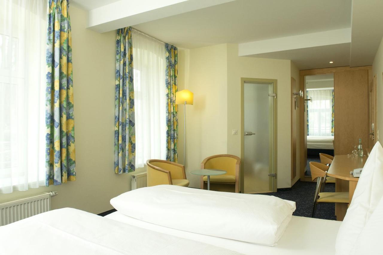 Hotel Schloss Schweinsburg Neukirchen-Pleiße Екстериор снимка