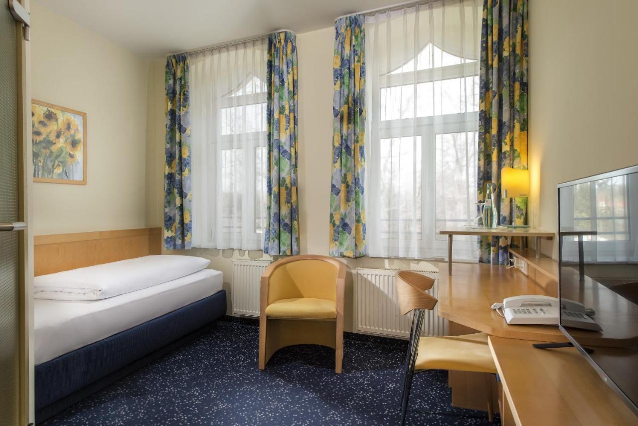 Hotel Schloss Schweinsburg Neukirchen-Pleiße Екстериор снимка